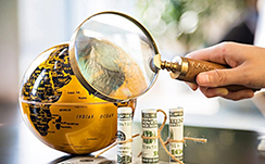 美元反弹叠加获利了结施压，金价高位回落但中长期偏多格局未改