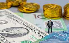 美元反弹叠加获利了结施压，金价高位回落但中长期偏多格局未改